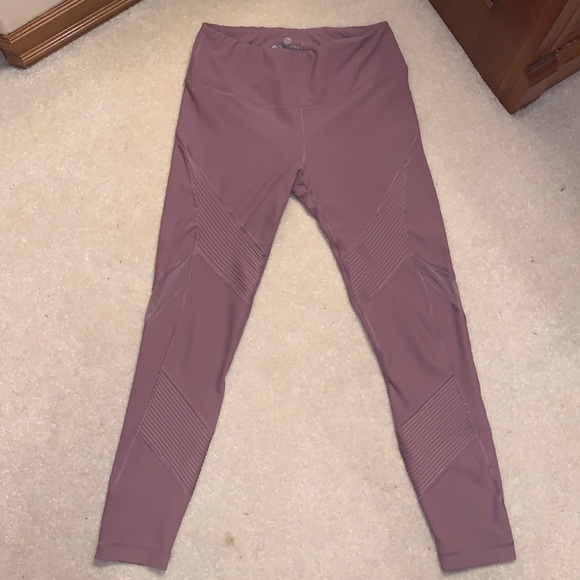 90 Degree Mesh Leggings - Picture 2 of 6